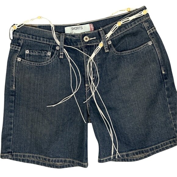 Levis Womens 515 Denim Shorts With Beaded Belt Size 8 Dark Wash - Picture 1 of 5